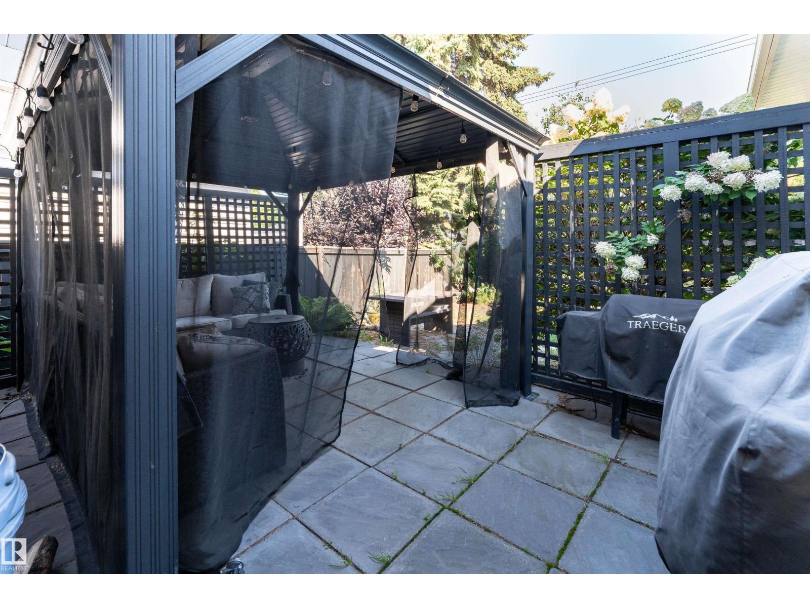 Photo 11 of 6004 102 Av Nw, Edmonton AB