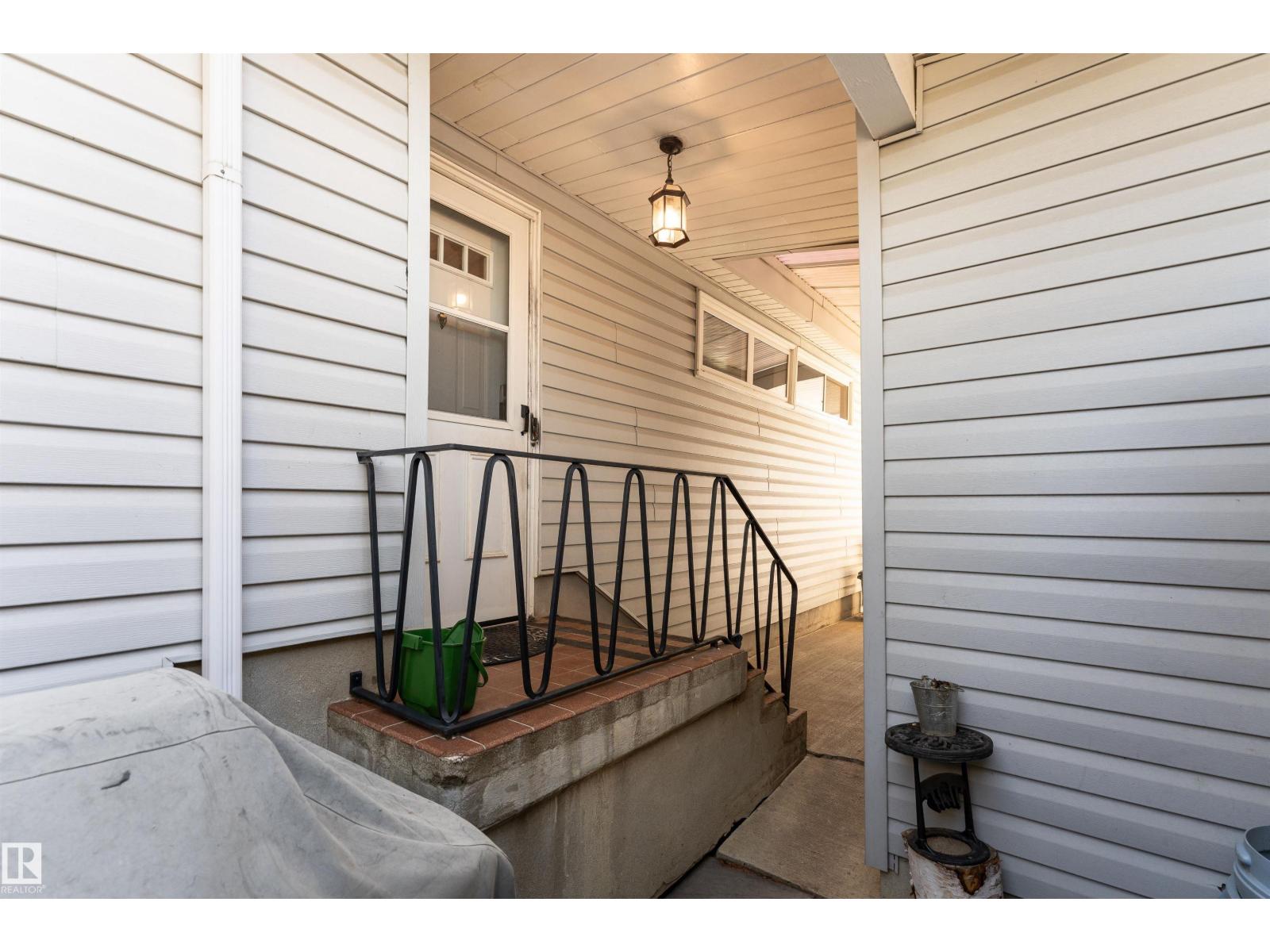 Photo 20 of 6004 102 Av Nw, Edmonton AB