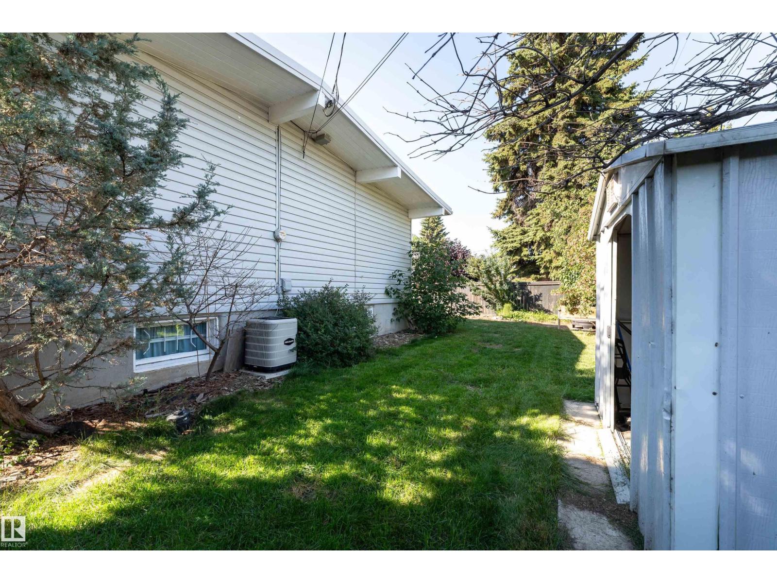 Photo 10 of 6004 102 Av Nw, Edmonton AB