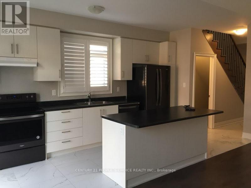 Photo 2 of 15 Silver Charm Drive, East Gwillimbury ON
