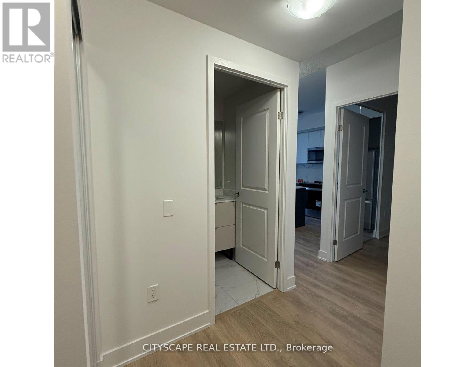 Photo 5 of 1410 202 Burnhamthorpe Road E, Mississauga ON
