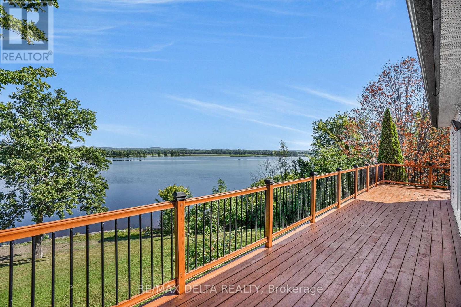 Photo 1 of 3705 Old Highway 17 Road, Clarencerockland ON