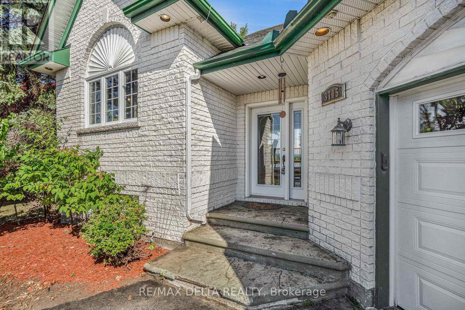 Photo 16 of 3705 Old Highway 17 Road, Clarencerockland ON