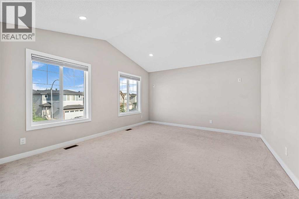 Photo 37 of 237 Panton Way Nw, Calgary AB