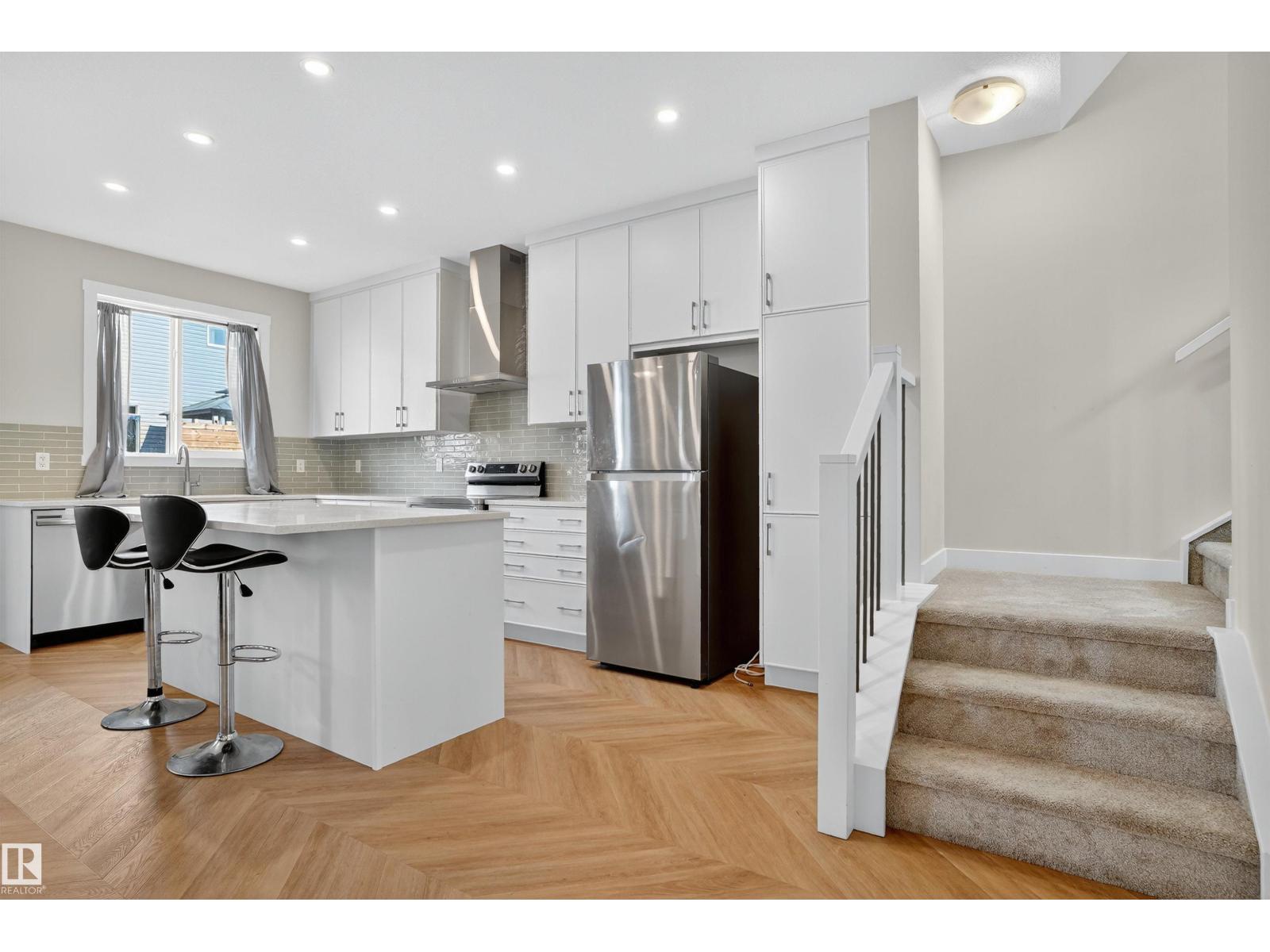 Photo 9 of 20806 19 A Av Nw, Edmonton AB