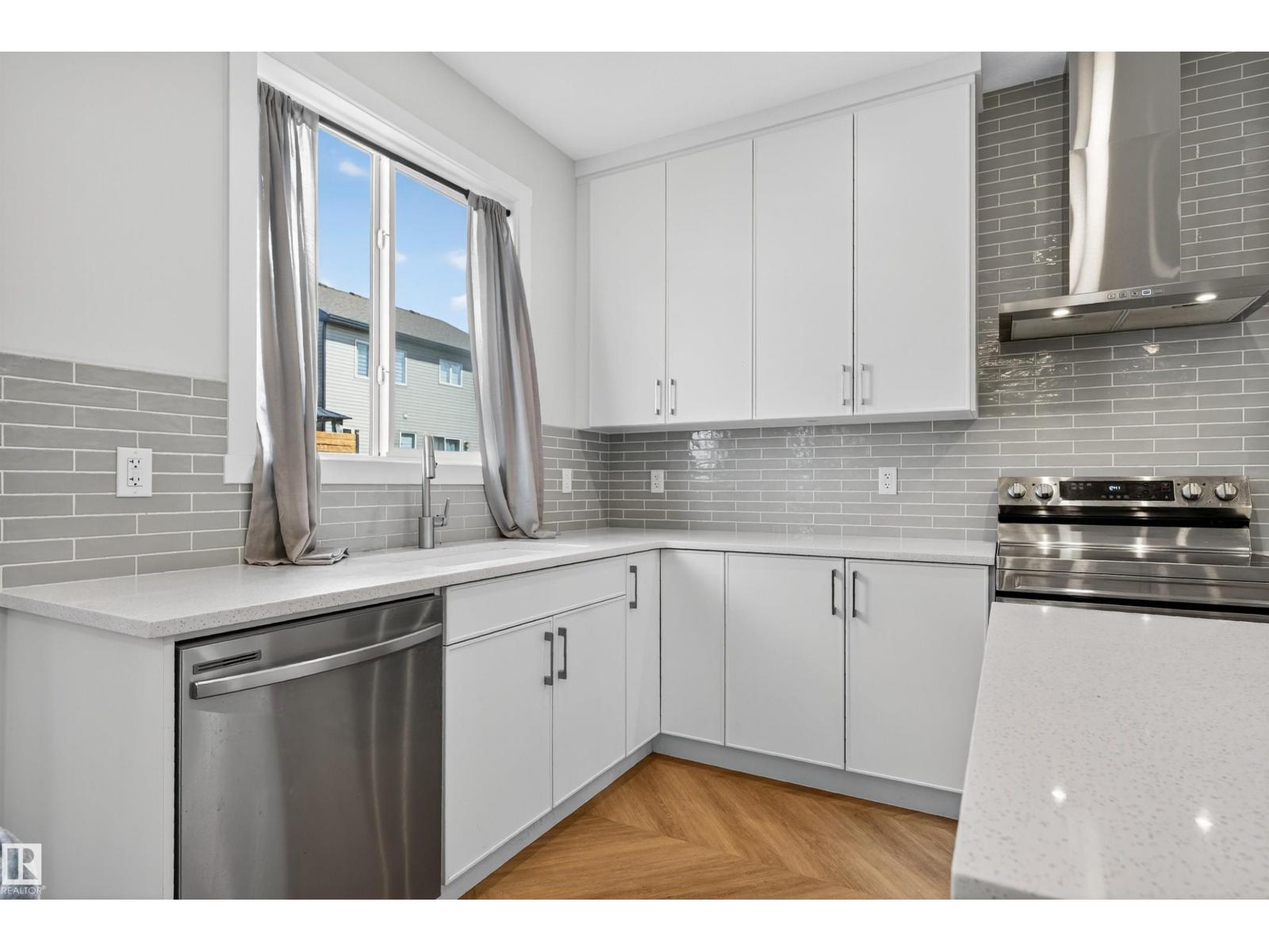 Photo 13 of 20806 19 A Av Nw, Edmonton AB