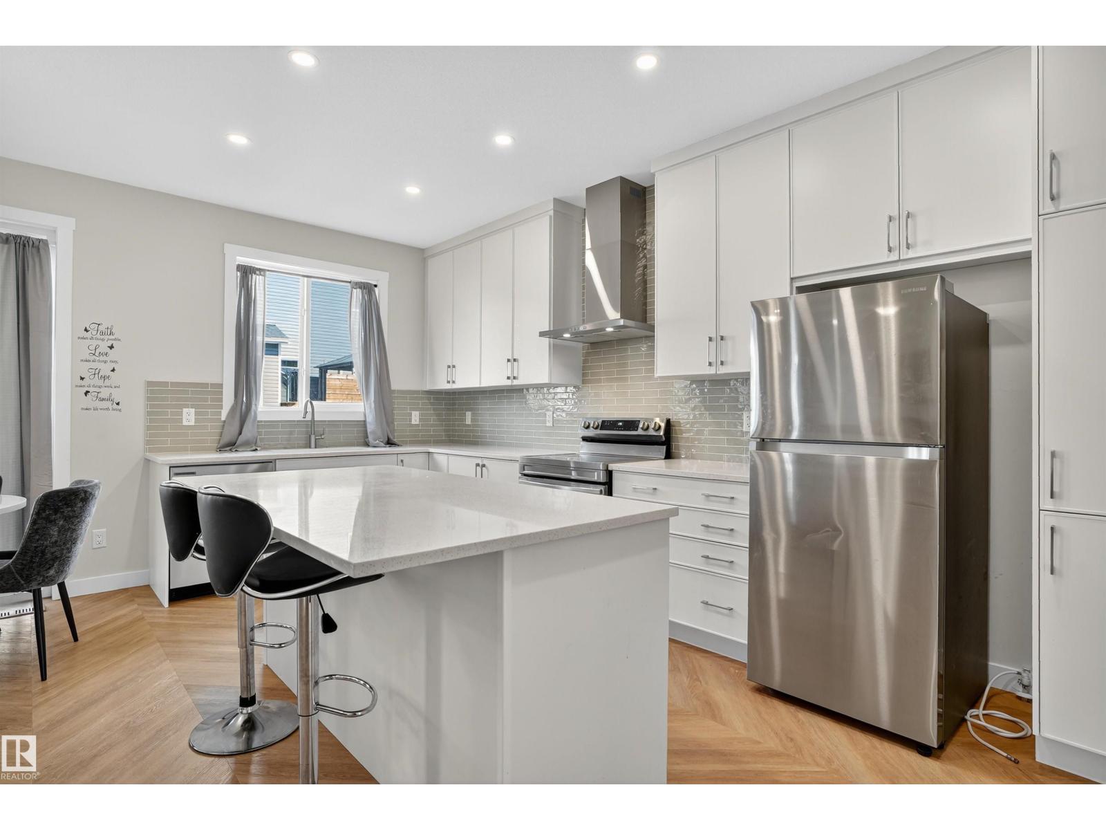 Photo 10 of 20806 19 A Av Nw, Edmonton AB
