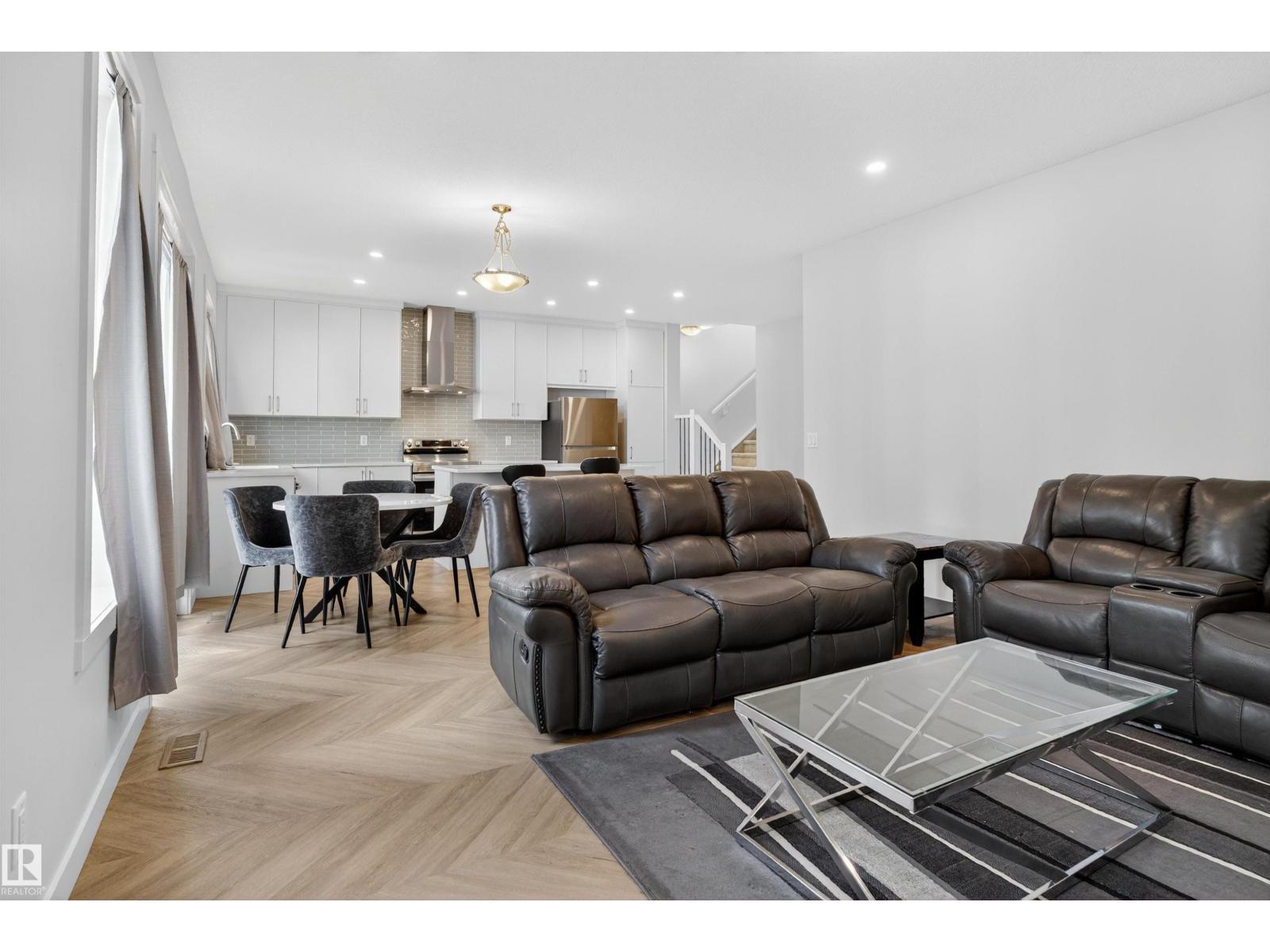 Photo 18 of 20806 19 A Av Nw, Edmonton AB