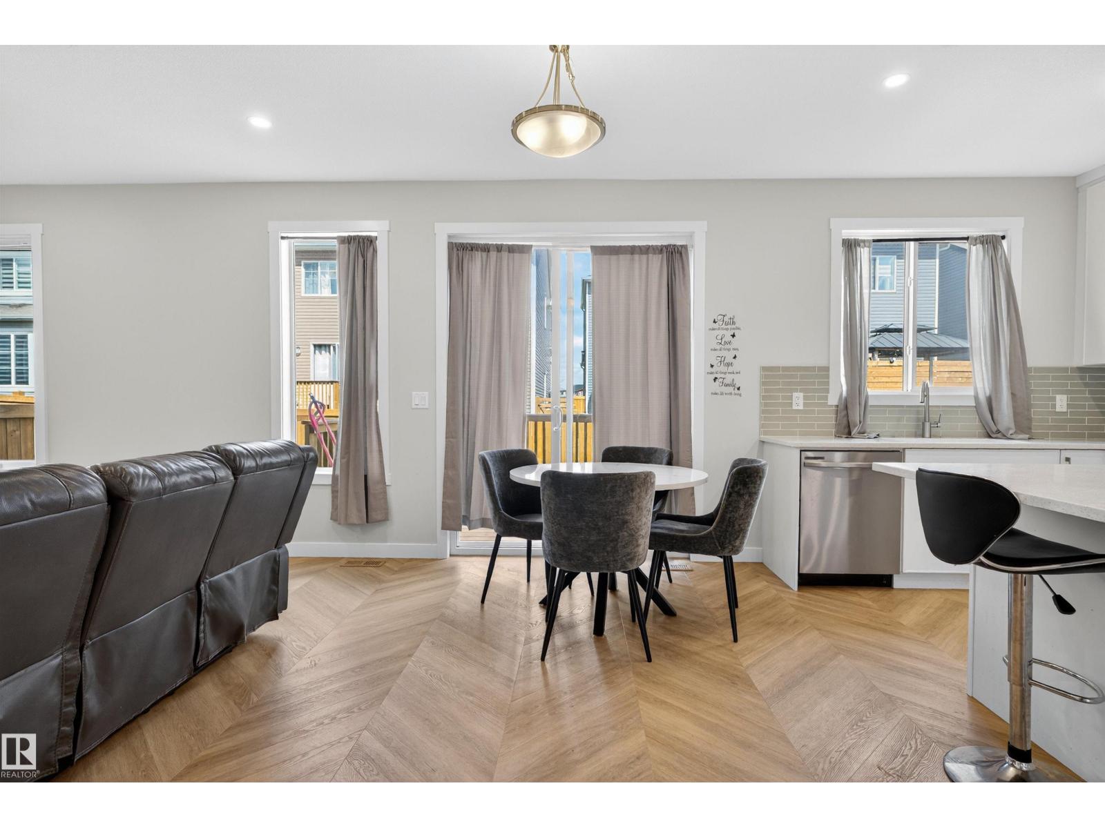 Photo 16 of 20806 19 A Av Nw, Edmonton AB