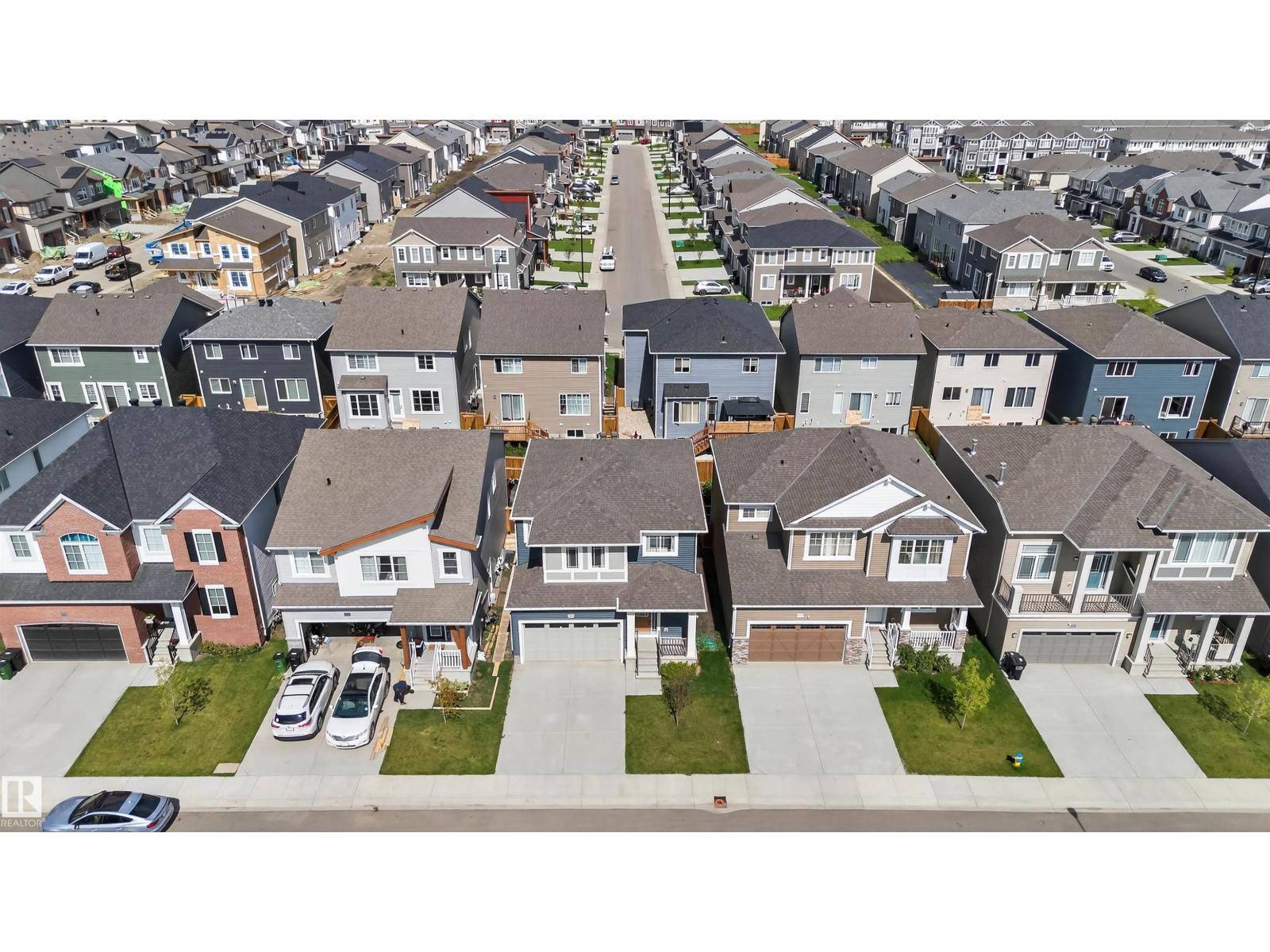 Photo 4 of 20806 19 A Av Nw, Edmonton AB