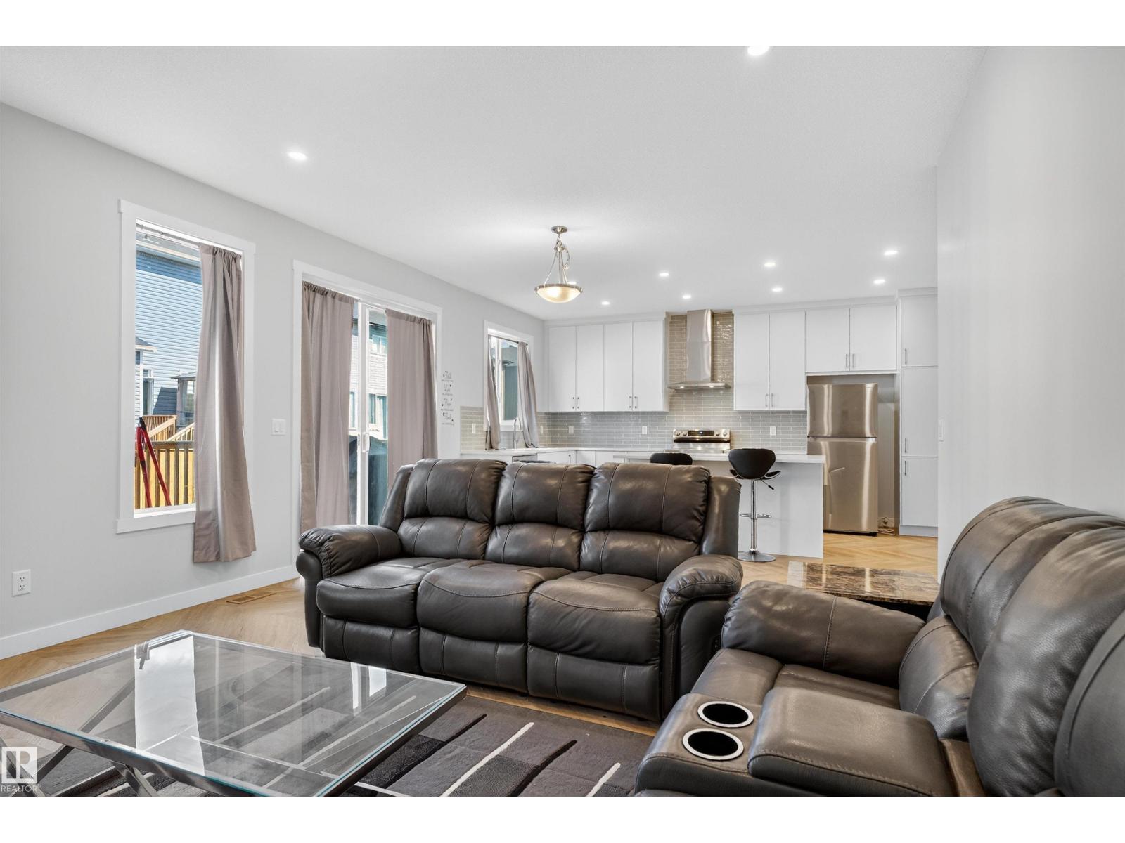 Photo 19 of 20806 19 A Av Nw, Edmonton AB