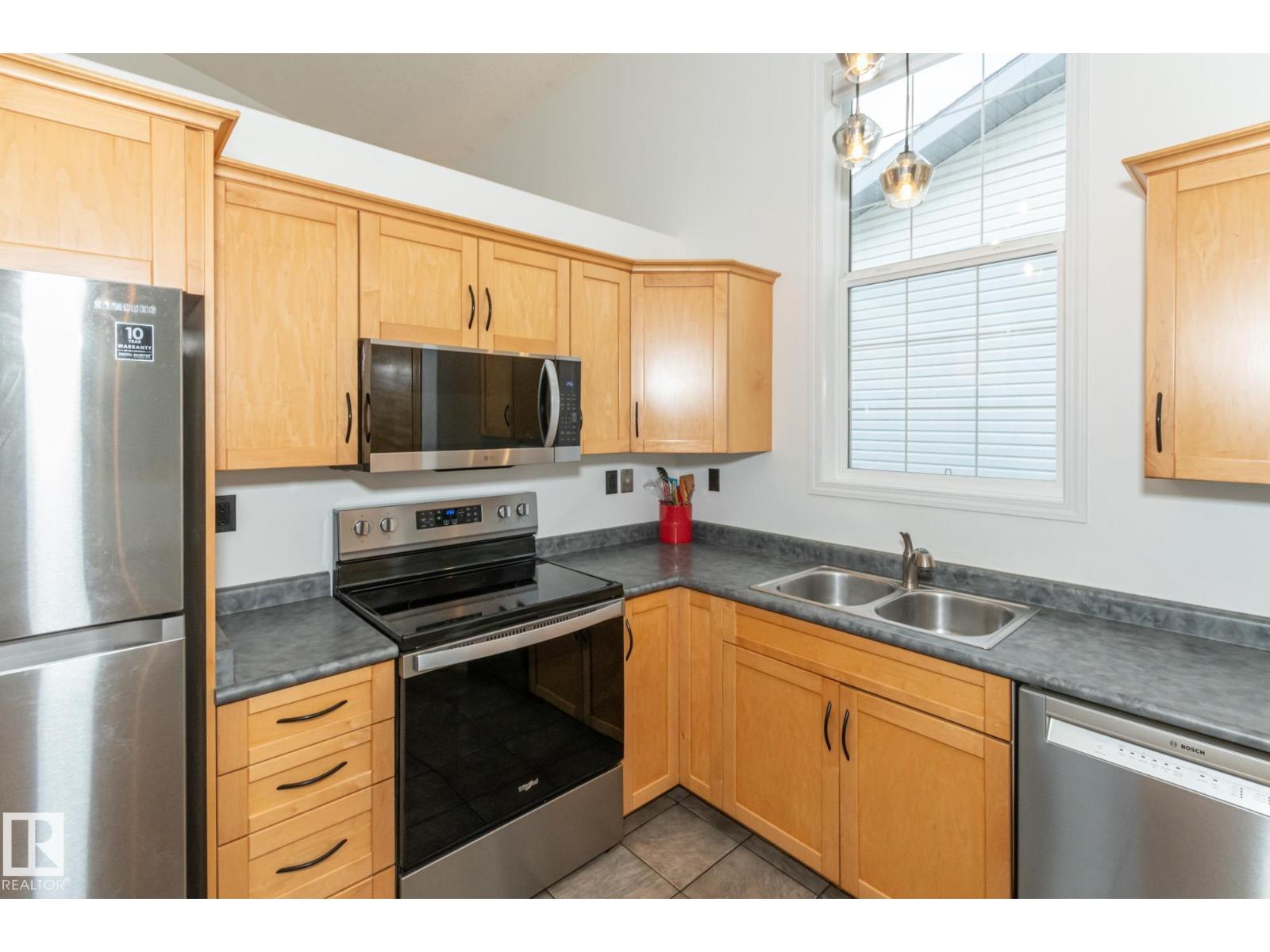 Photo 14 of 982 Jim Common Dr, Sherwood Park AB