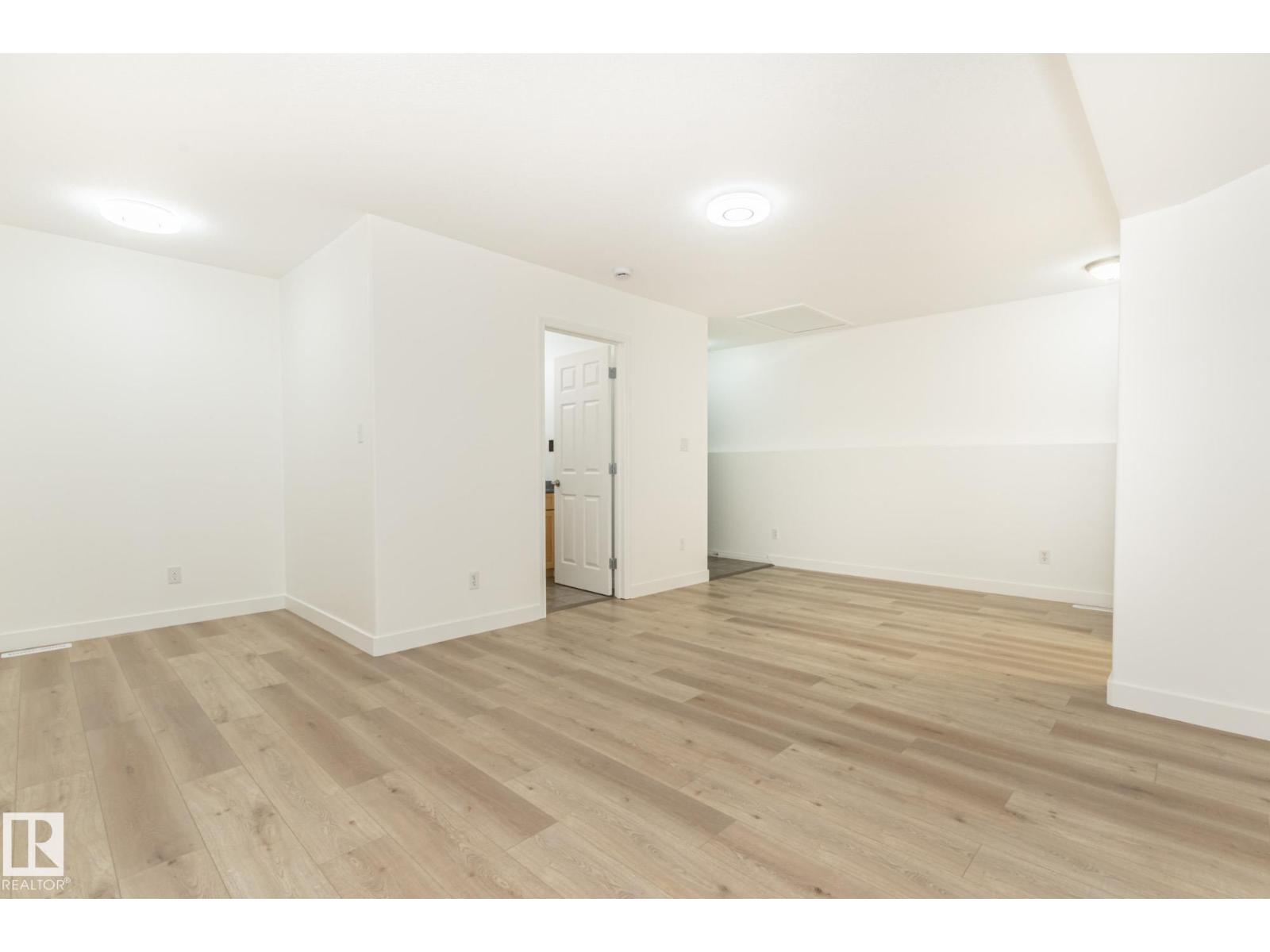 Photo 2 of 982 Jim Common Dr, Sherwood Park AB
