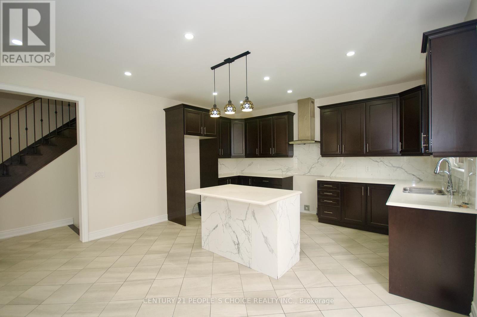 Photo 9 of 42 Seymour Road, Brampton ON
