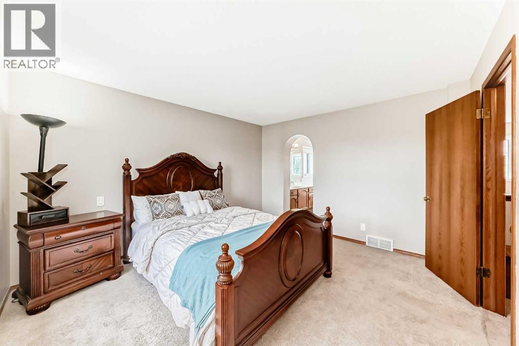 Single Family House for Sale in  Riverview Place SE Riverbend Calgary 