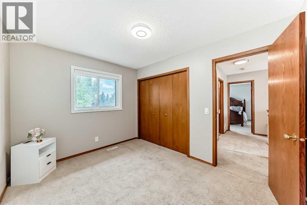 Single Family House for Sale in  Riverview Place SE Riverbend Calgary 