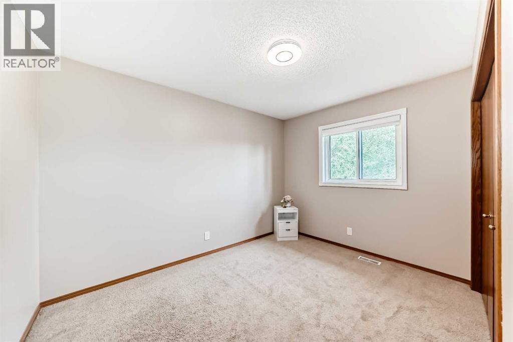 Single Family House for Sale in  Riverview Place SE Riverbend Calgary 