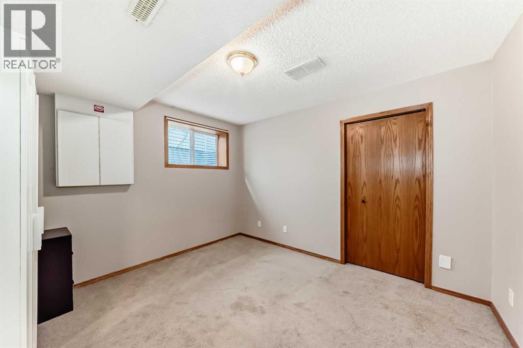 Single Family House for Sale in  Riverview Place SE Riverbend Calgary 