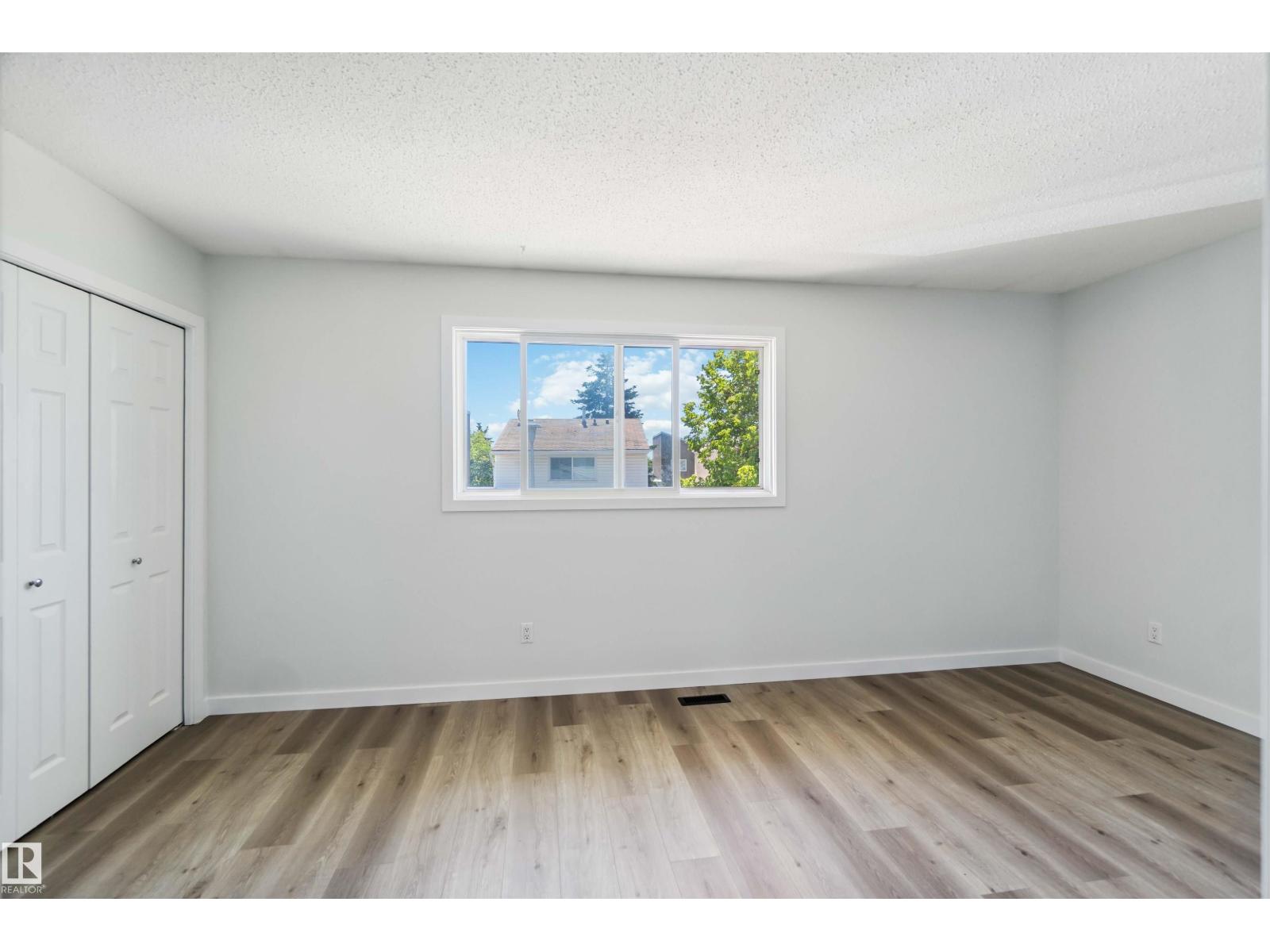 Photo 15 of 1096 Millbourne E Nw, Edmonton AB
