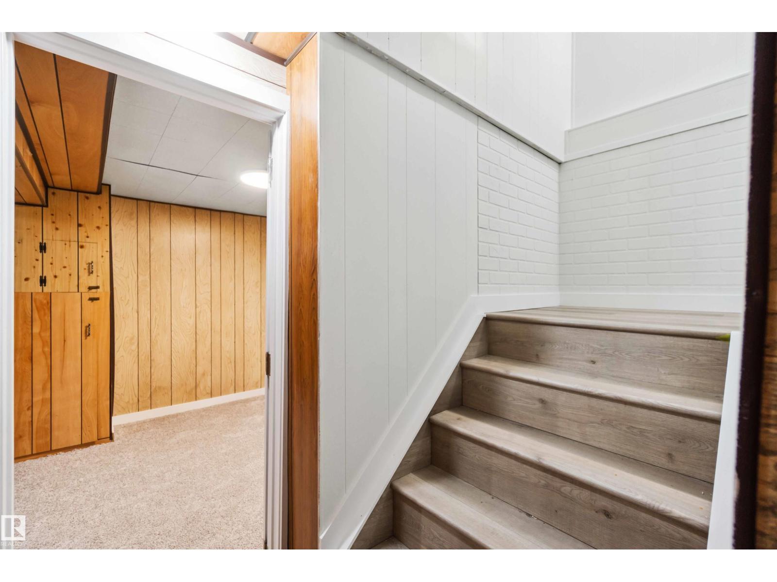 Photo 17 of 1096 Millbourne E Nw, Edmonton AB