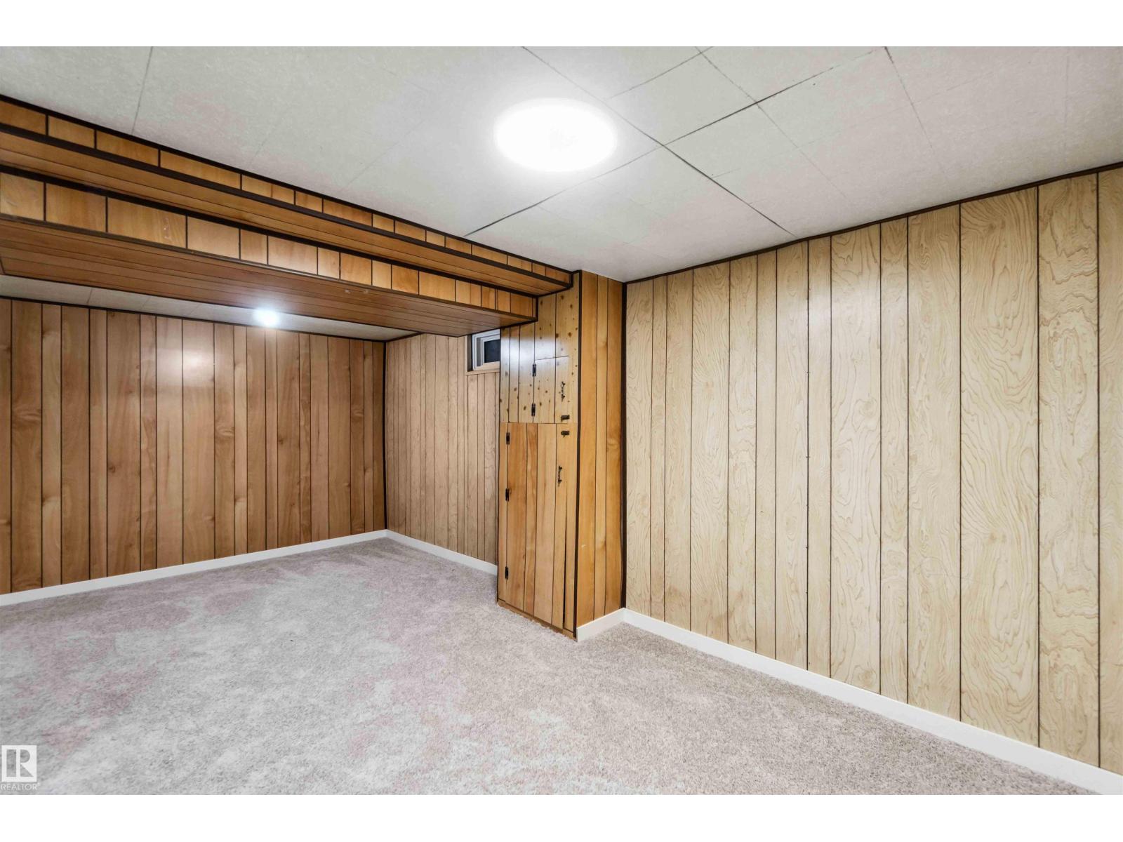 Photo 18 of 1096 Millbourne E Nw, Edmonton AB
