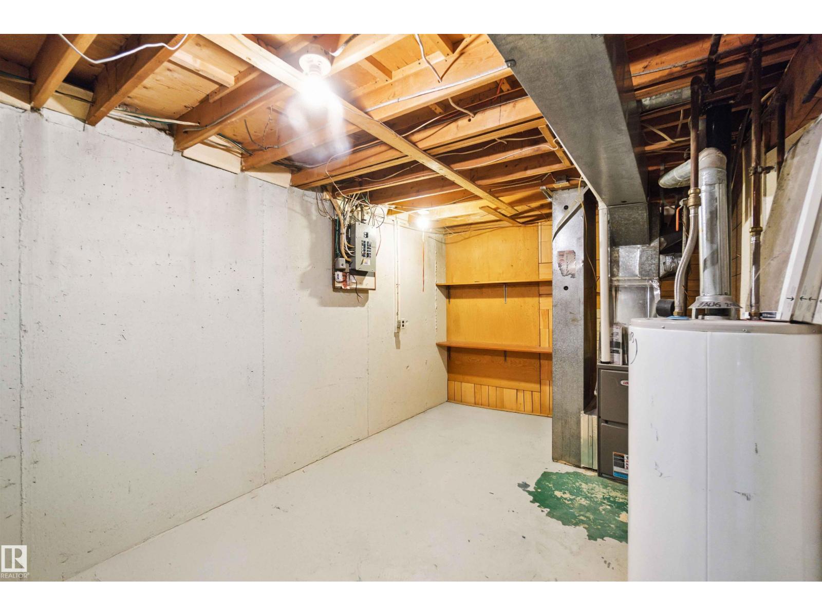 Photo 19 of 1096 Millbourne E Nw, Edmonton AB