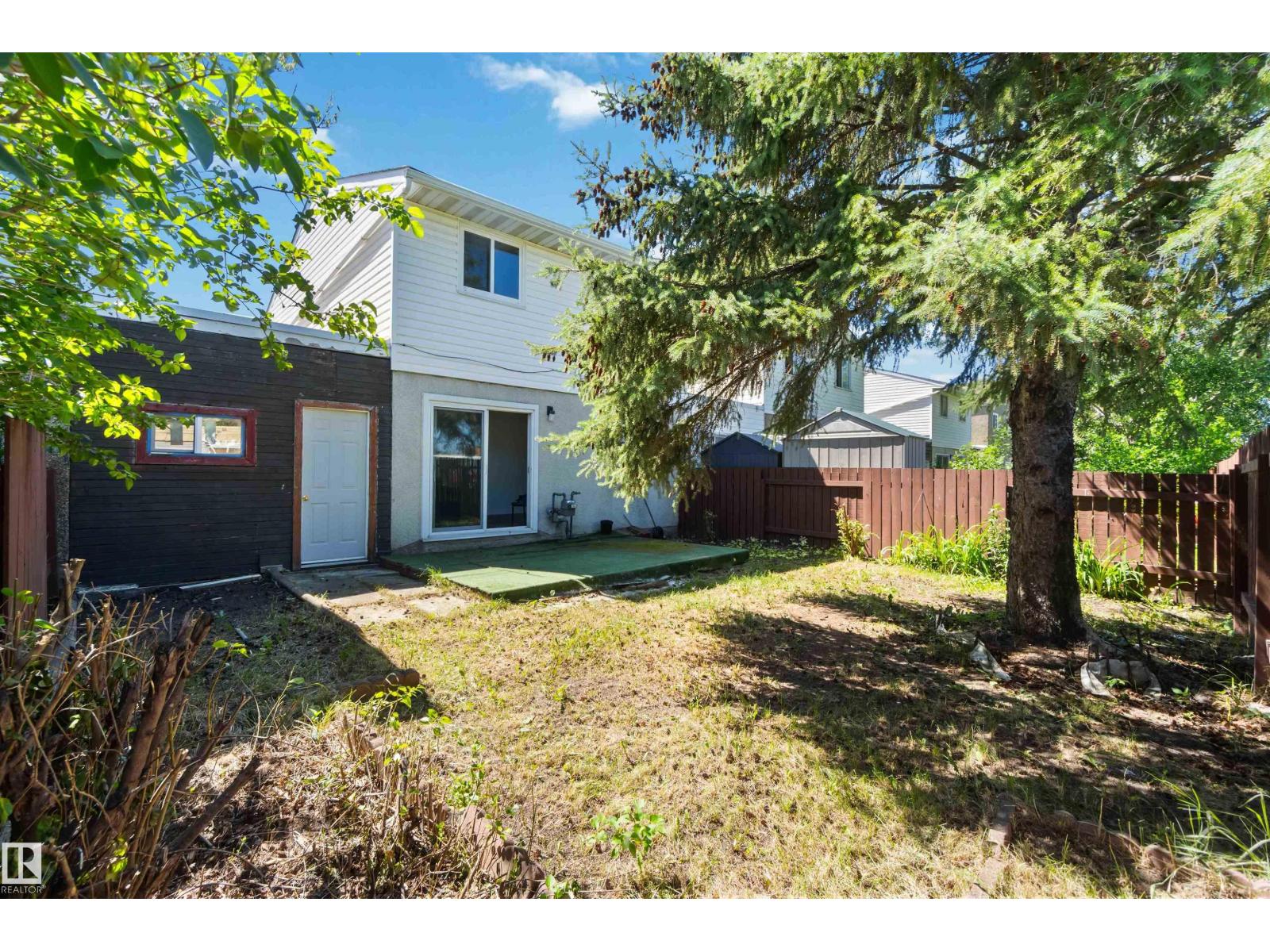 Photo 20 of 1096 Millbourne E Nw, Edmonton AB
