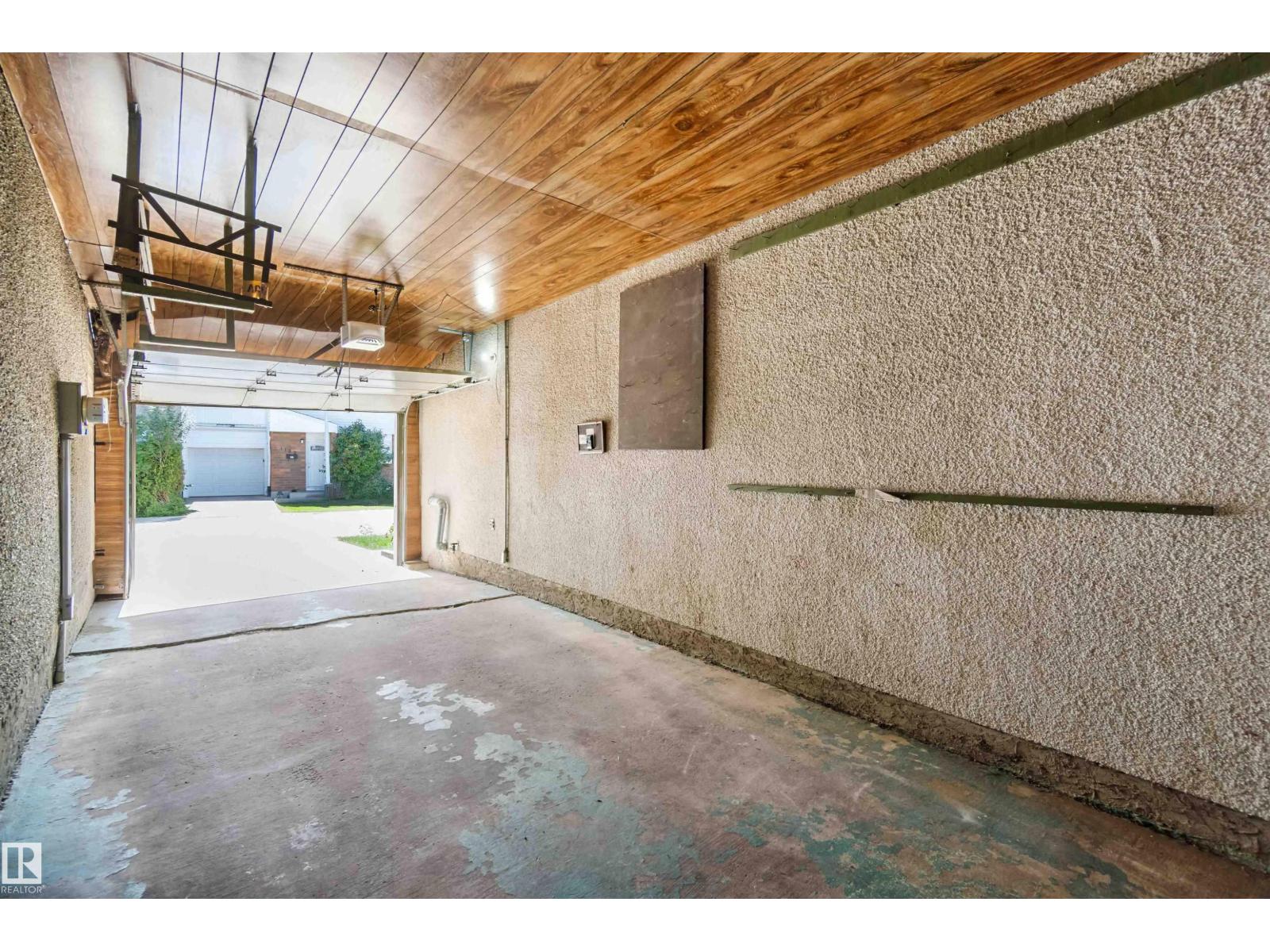 Photo 21 of 1096 Millbourne E Nw, Edmonton AB