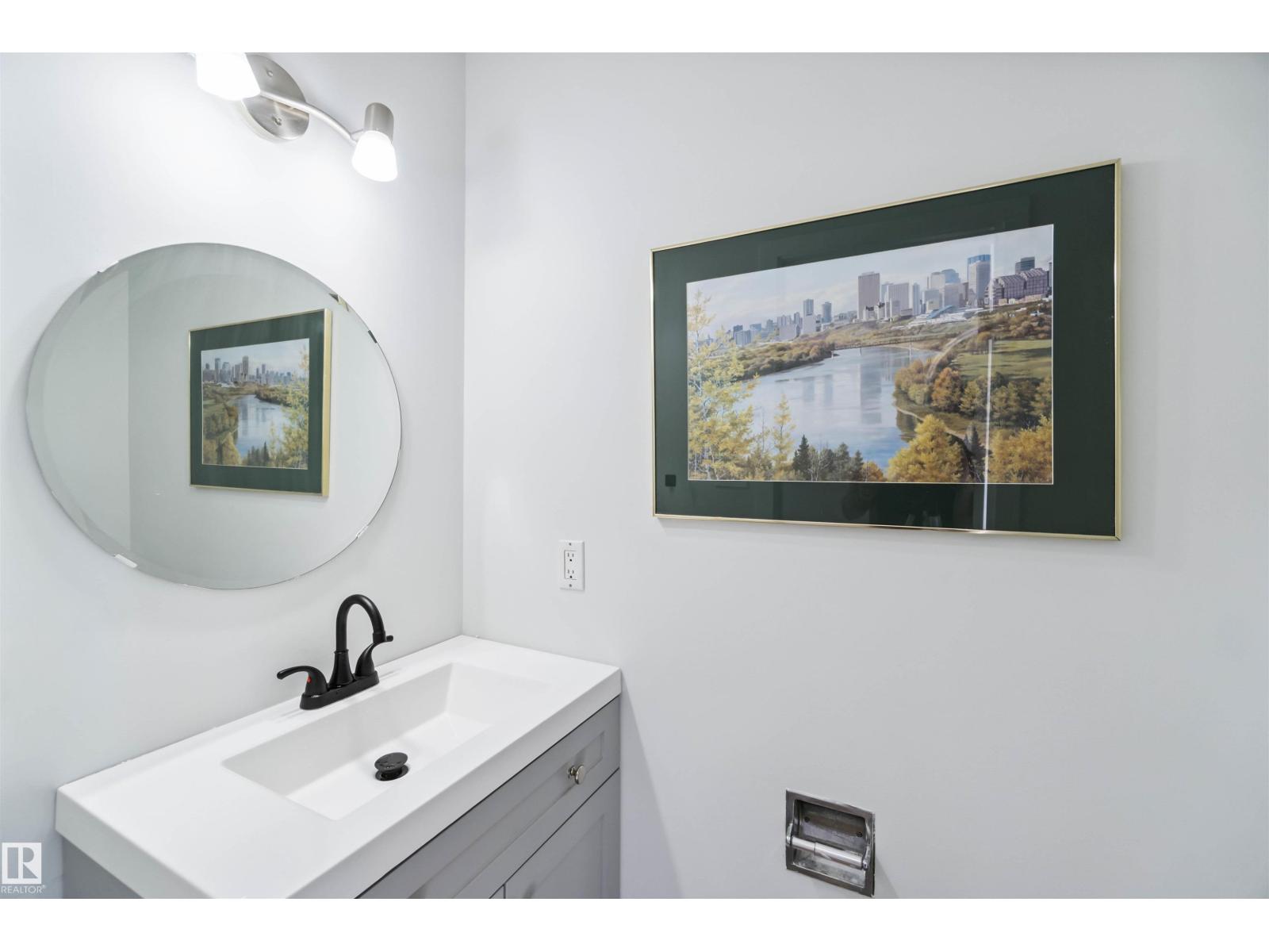 Photo 3 of 1096 Millbourne E Nw, Edmonton AB