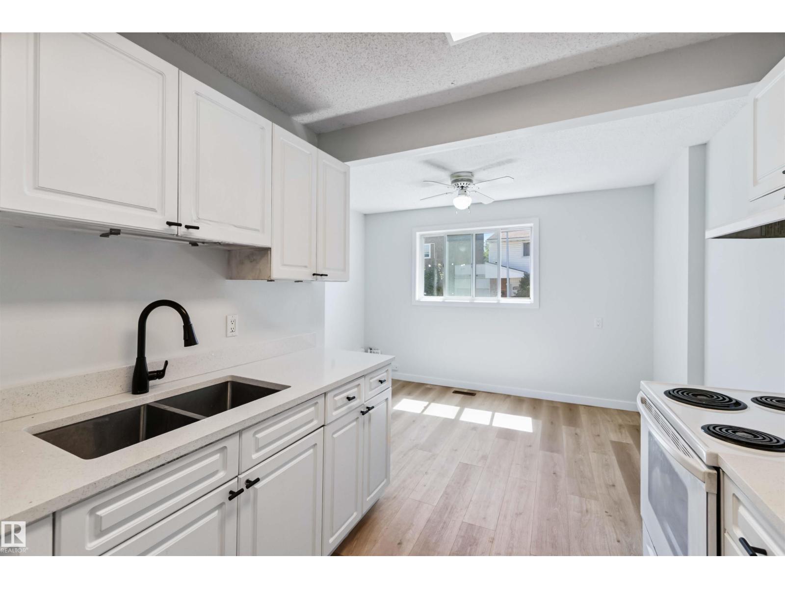 Photo 5 of 1096 Millbourne E Nw, Edmonton AB
