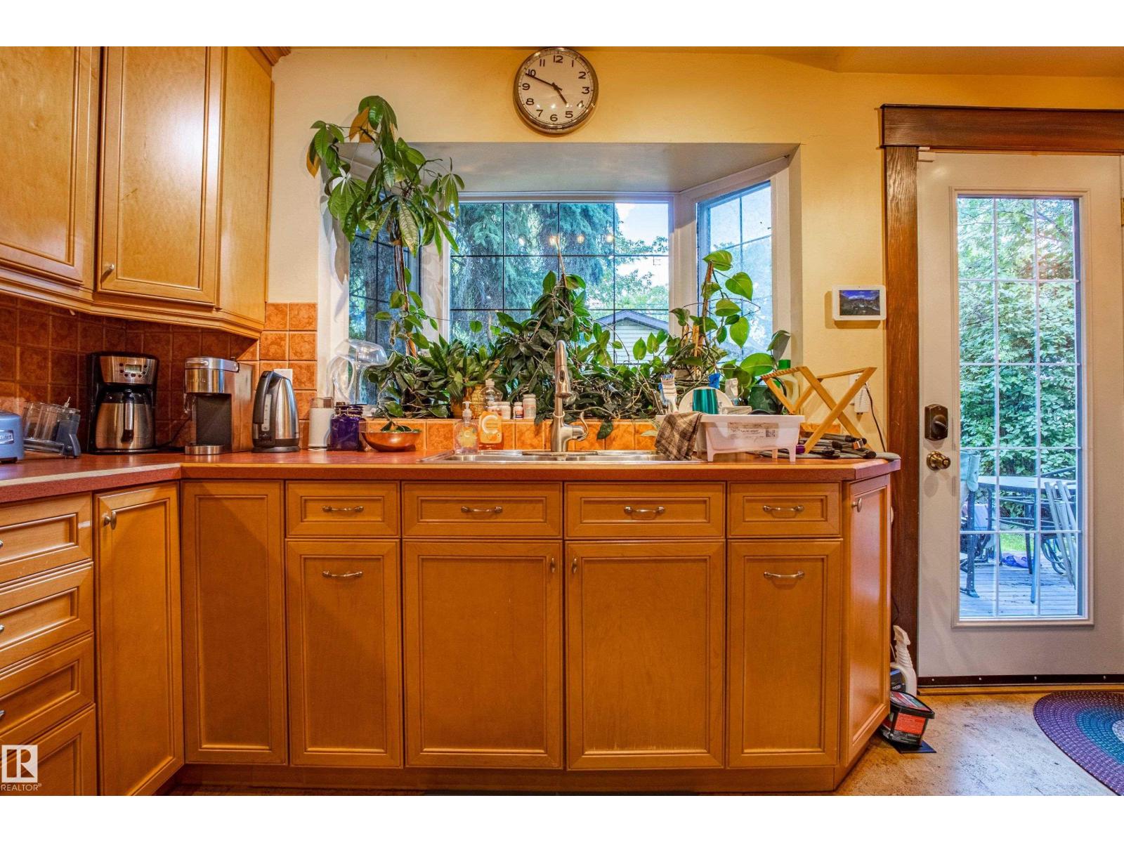 Photo 13 of 9806 88 Av Nw, Edmonton AB