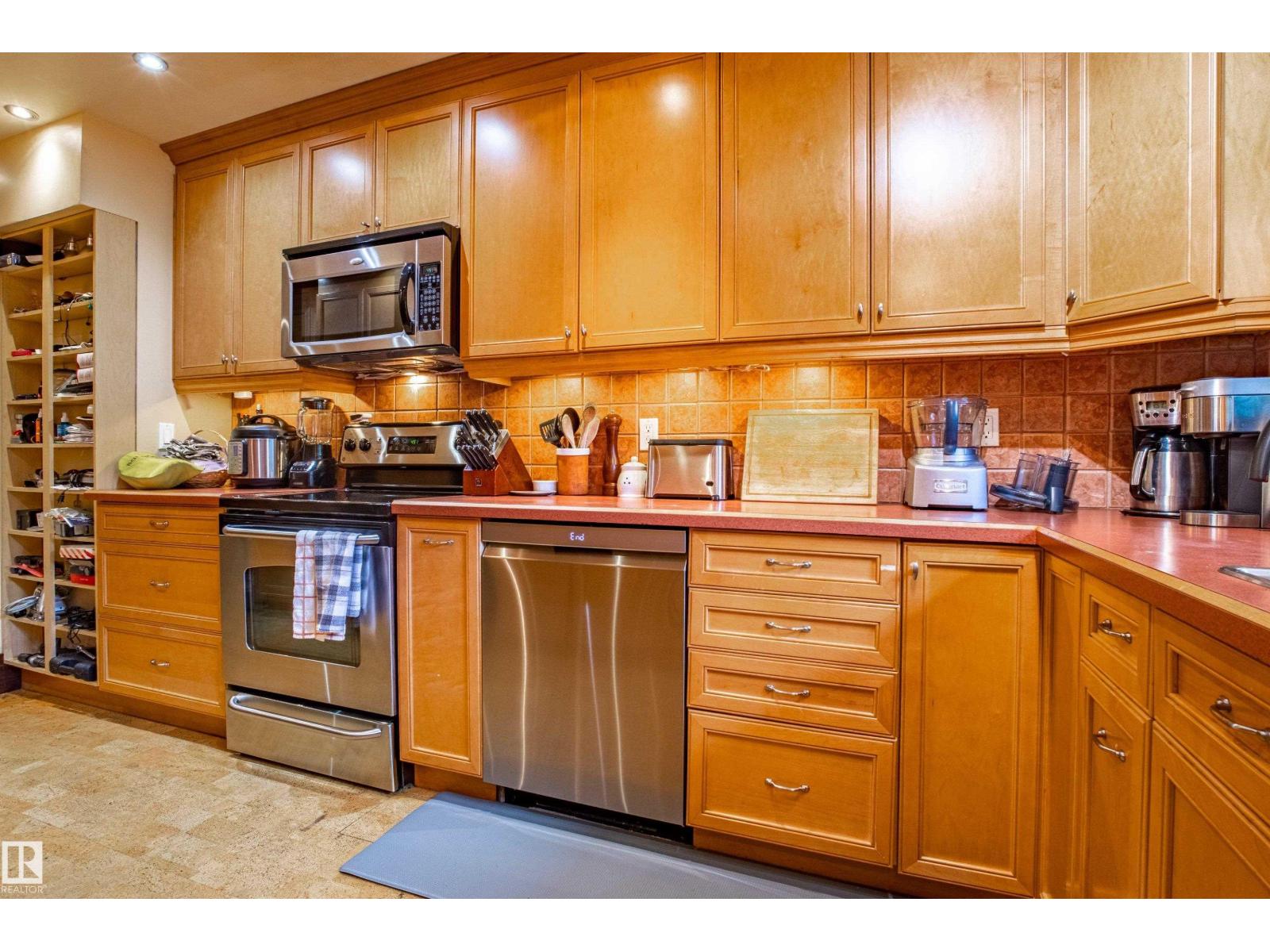 Photo 14 of 9806 88 Av Nw, Edmonton AB