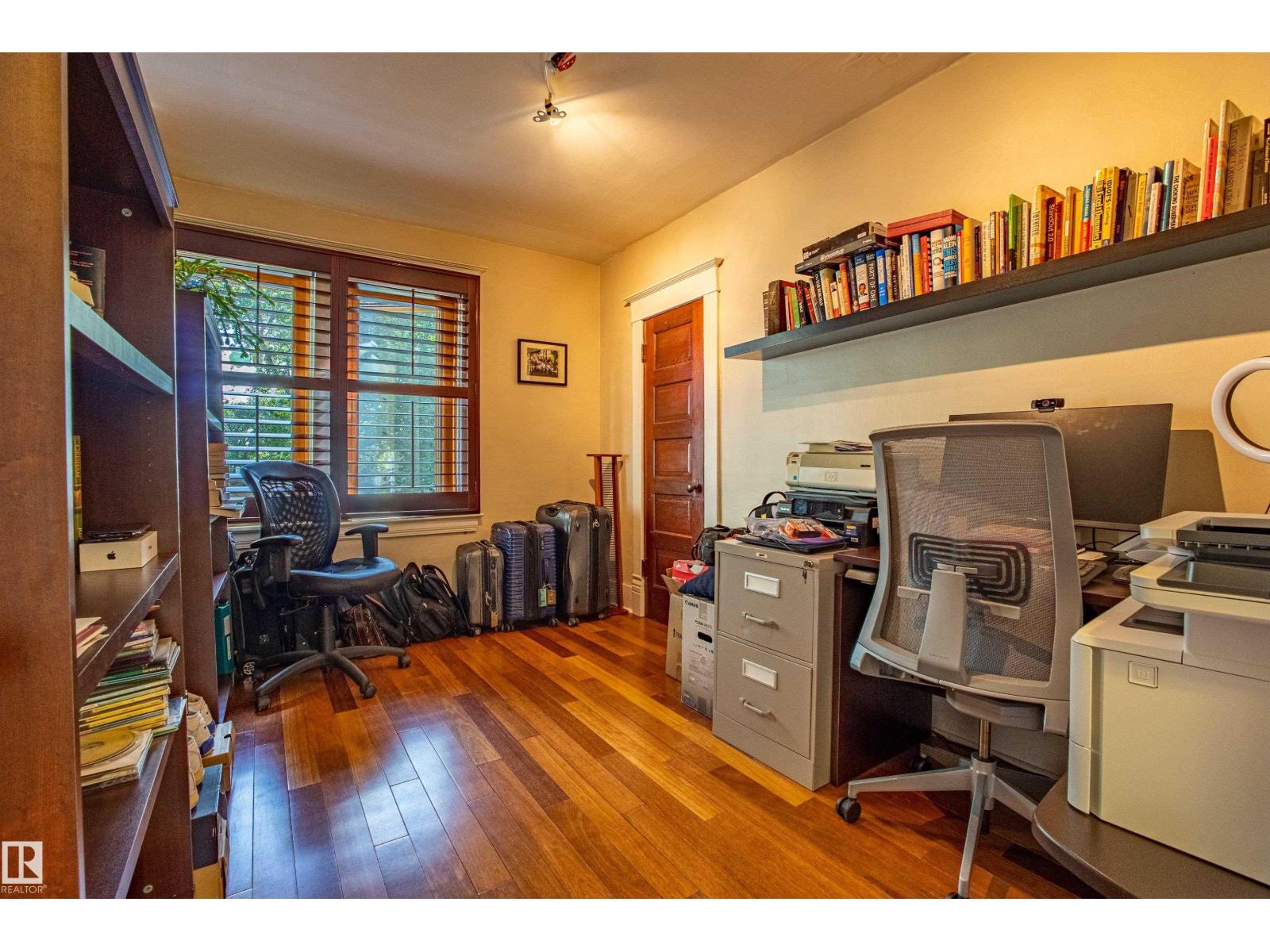 Photo 18 of 9806 88 Av Nw, Edmonton AB