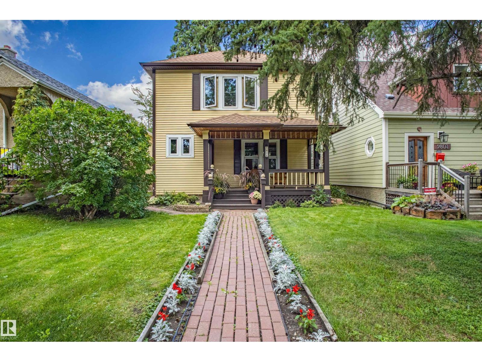 Photo 2 of 9806 88 Av Nw, Edmonton AB