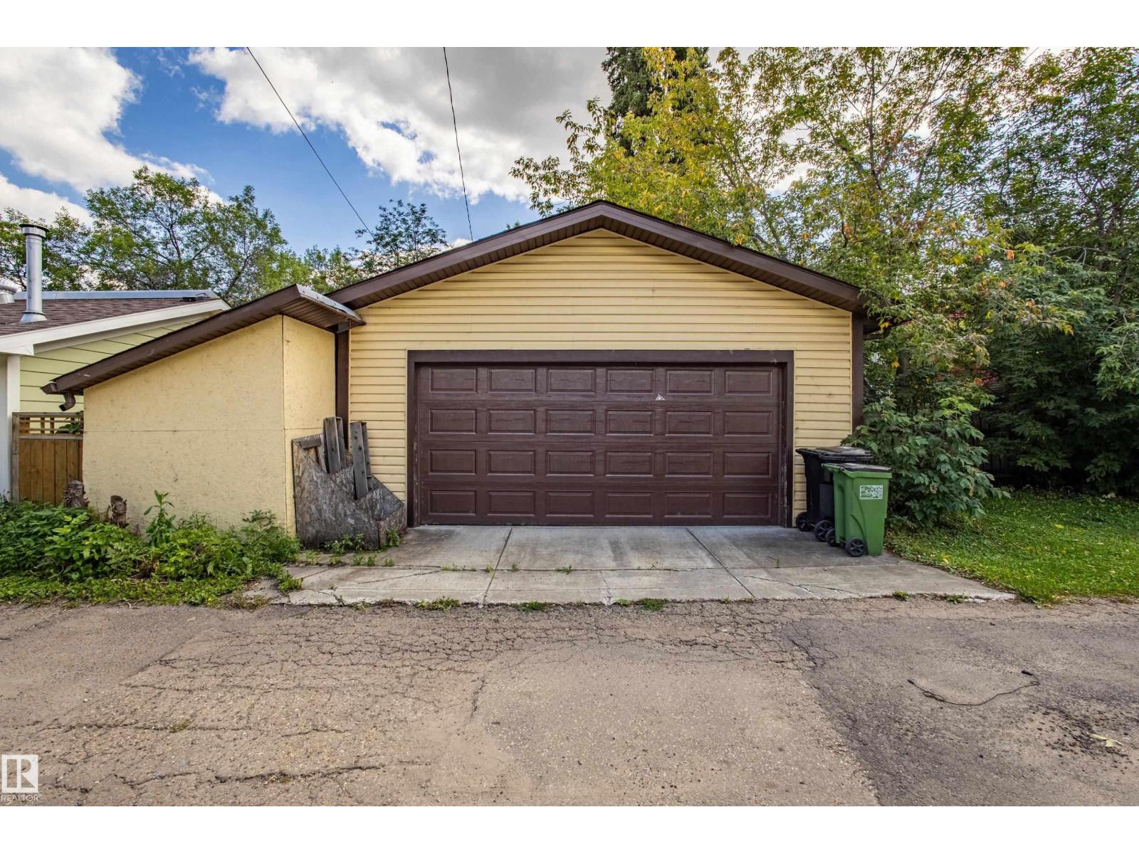 Photo 26 of 9806 88 Av Nw, Edmonton AB