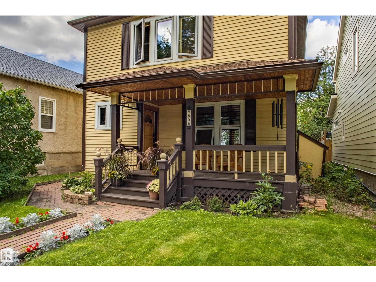 Photo 3 of 9806 88 Av Nw, Edmonton AB