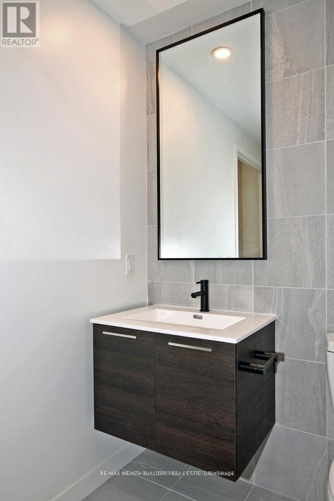Photo 14 of 511 2118 Bloor Street W, Toronto ON
