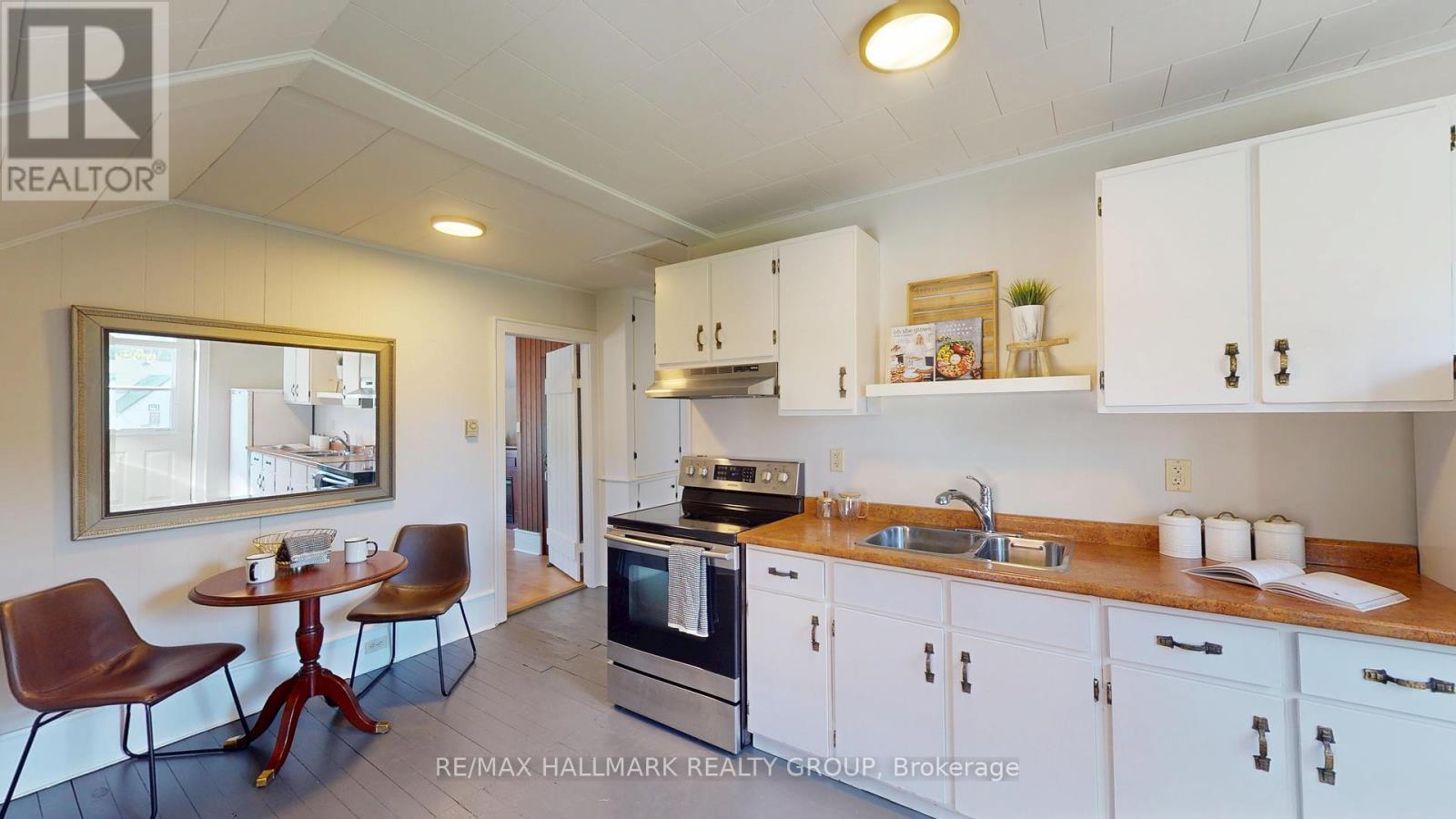 Photo 37 of 10 Wellington Street E, Athens ON