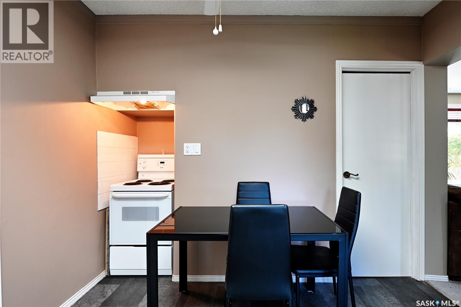 Photo 5 of 727 M Avenue S, Saskatoon SK