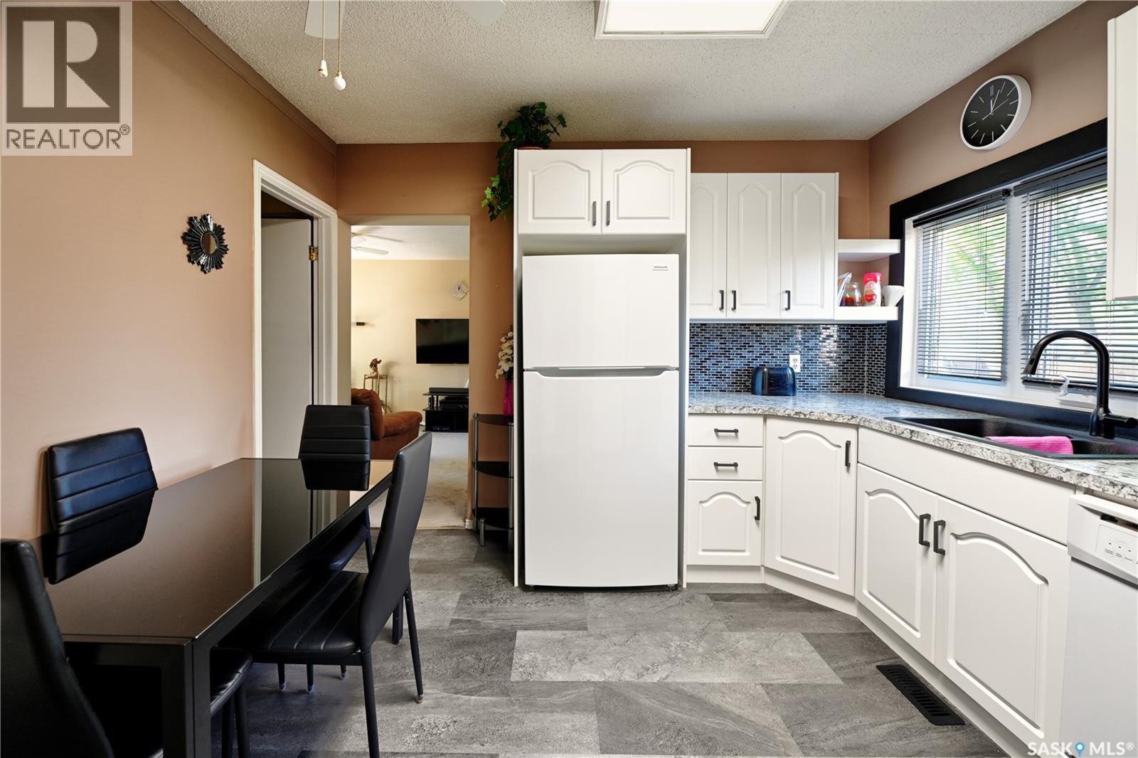Photo 17 of 727 M Avenue S, Saskatoon SK