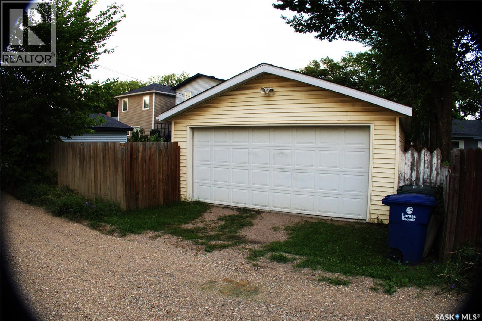 Photo 31 of 727 M Avenue S, Saskatoon SK