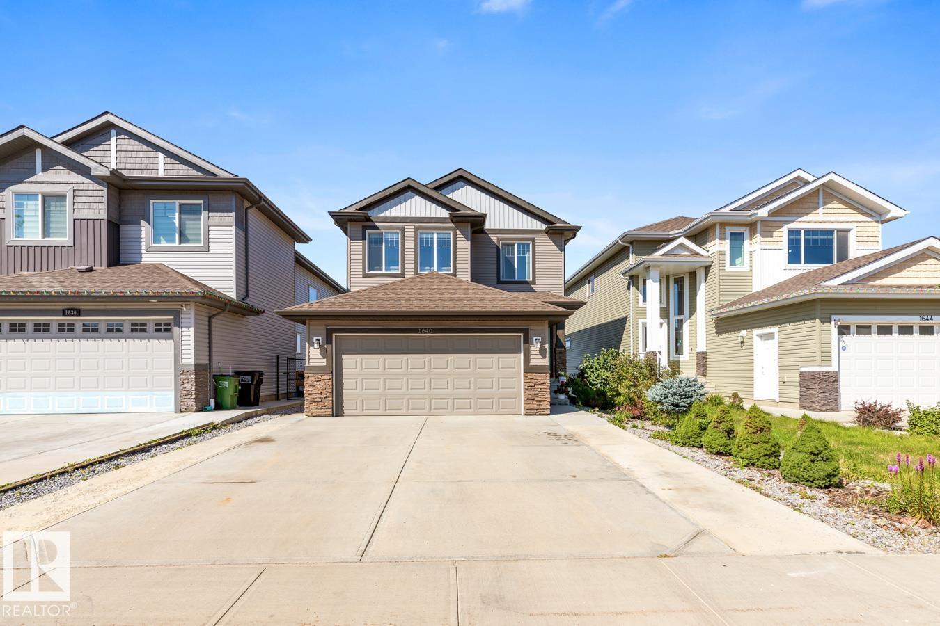 Photo 1 of 1640 25 St Nw, Edmonton AB