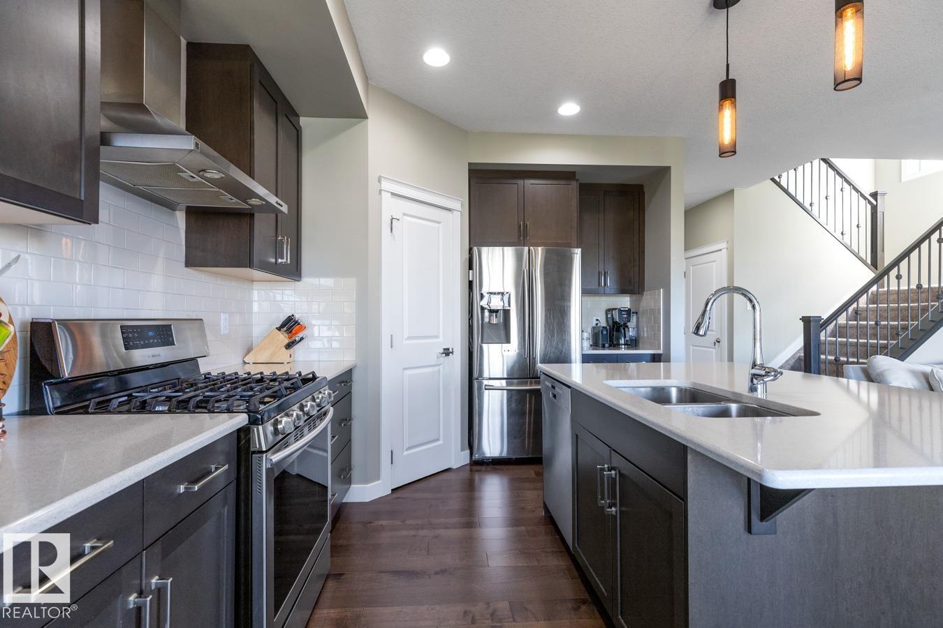 Photo 11 of 1640 25 St Nw, Edmonton AB