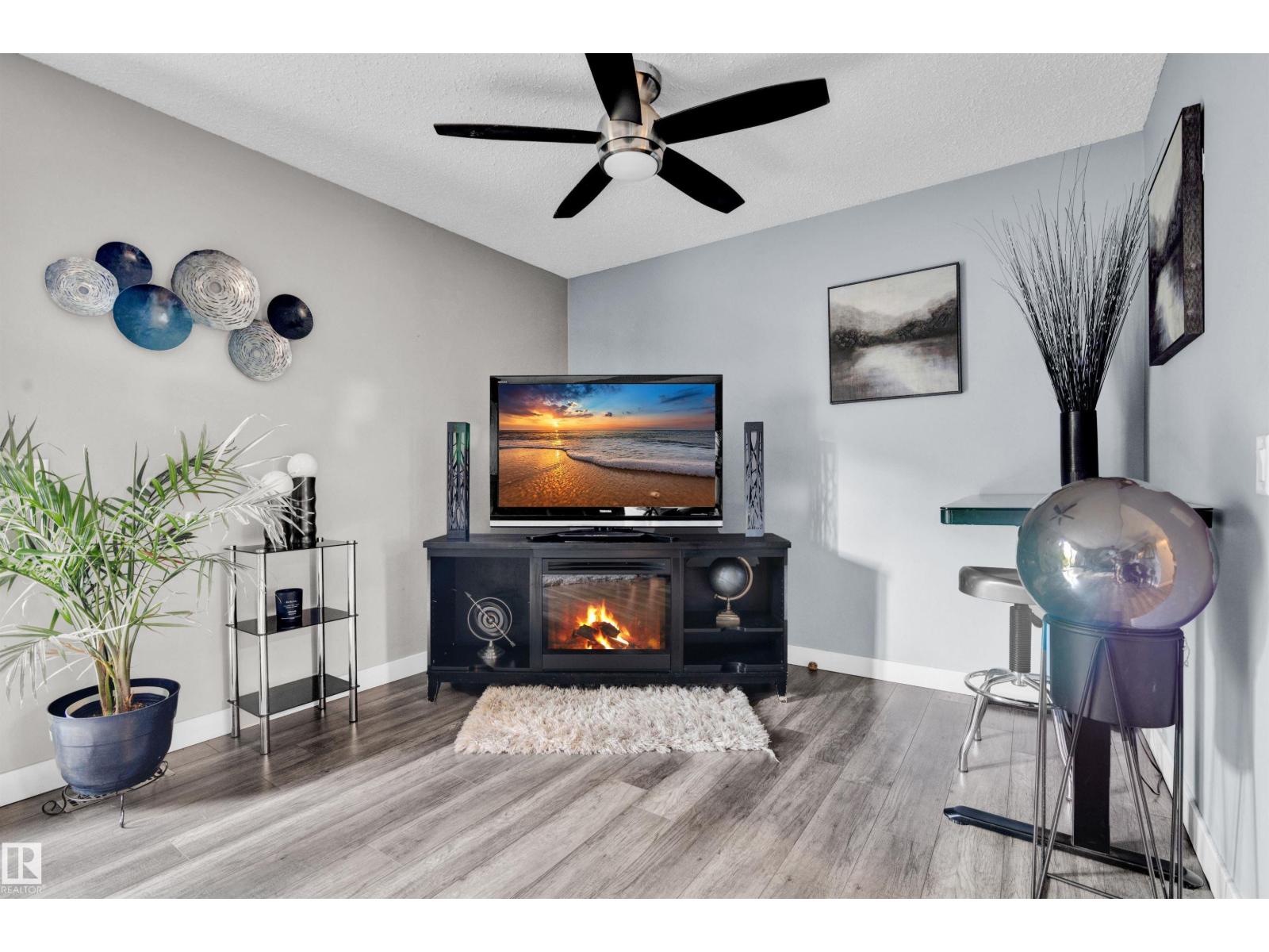 Photo 4 of 3279 139 Av Nw, Edmonton AB