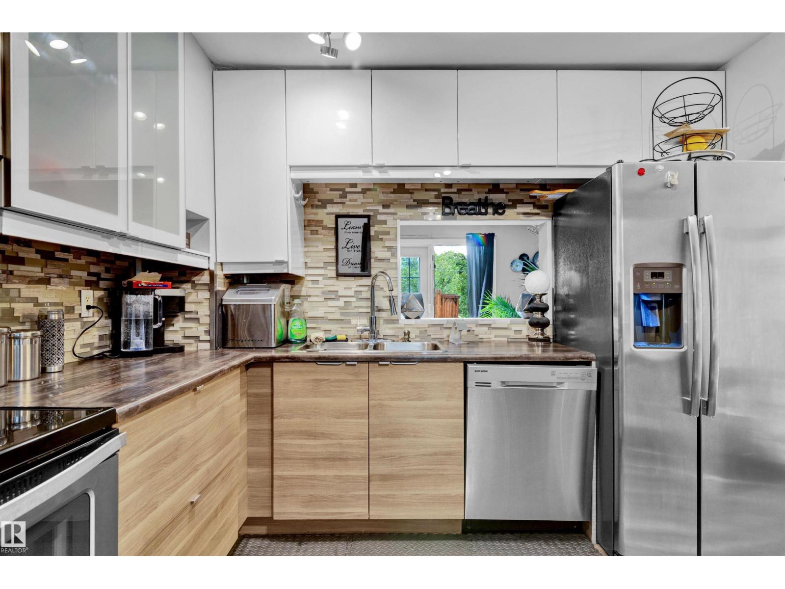 Photo 18 of 3279 139 Av Nw, Edmonton AB