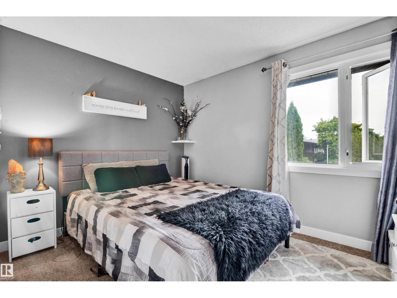 Photo 9 of 3279 139 Av Nw, Edmonton AB