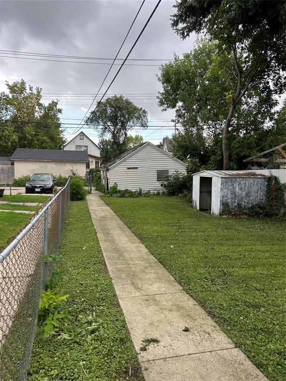 Photo 2 of 414 Talbot Avenue, Winnipeg MB