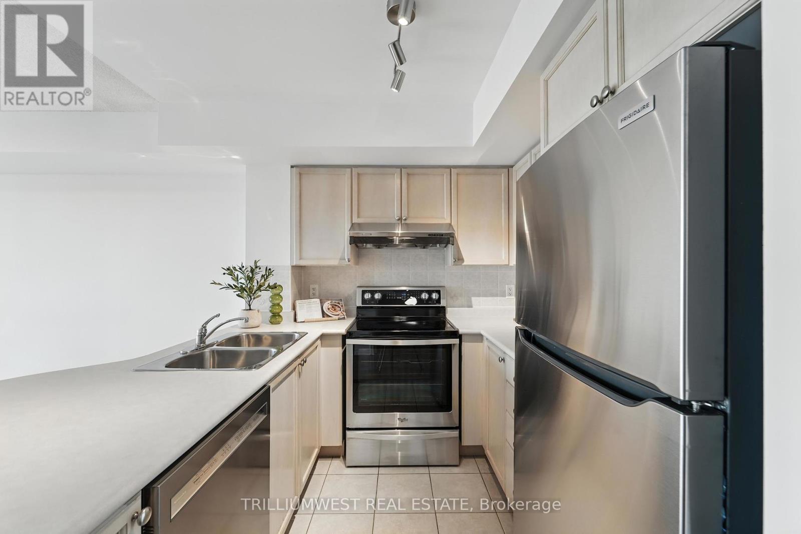Photo 10 of 2111 17 Barberry Place, Toronto ON