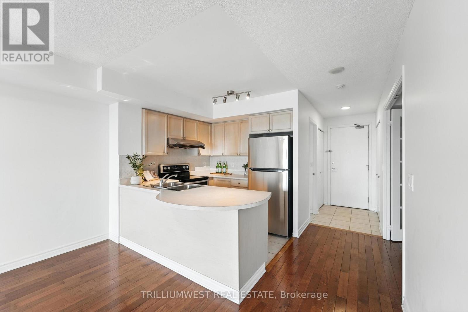 Photo 11 of 2111 17 Barberry Place, Toronto ON