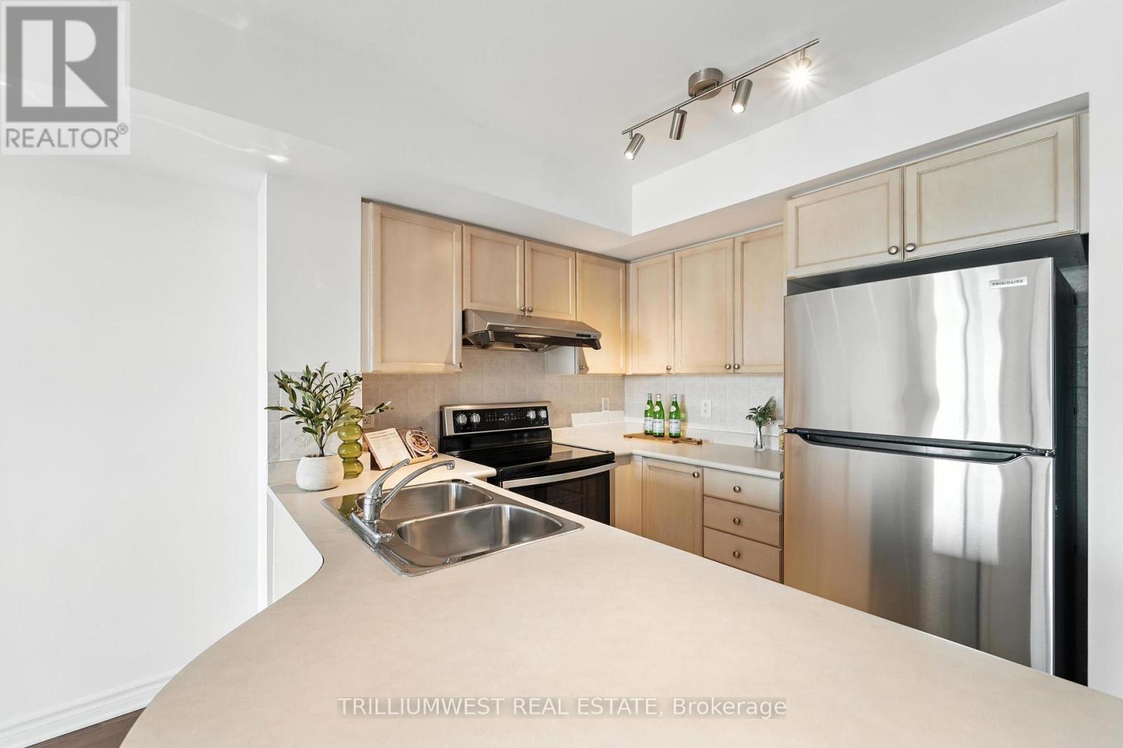 Photo 12 of 2111 17 Barberry Place, Toronto ON